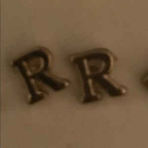 ❤️ R earrings ❤️